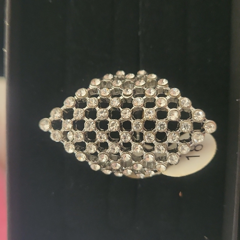 BEAUTIFUL KNUCKLE TO KNUCKLE RHINESTONES FASHION RING. SIZE 7